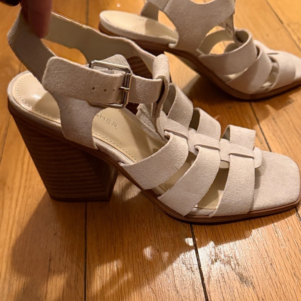 Marc Fisher Women's Tan Strappy Sandals - Picture 2 of 4